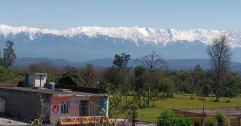 himalayas-mountain-range-1586445463743-1586447367378.jpg