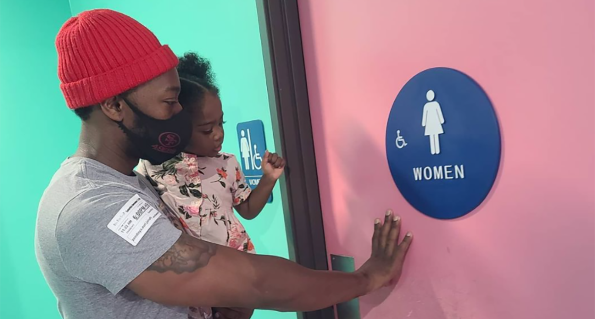 Dad Explains How He Protects His Daughter By Taking Her Into The Women S Bathroom