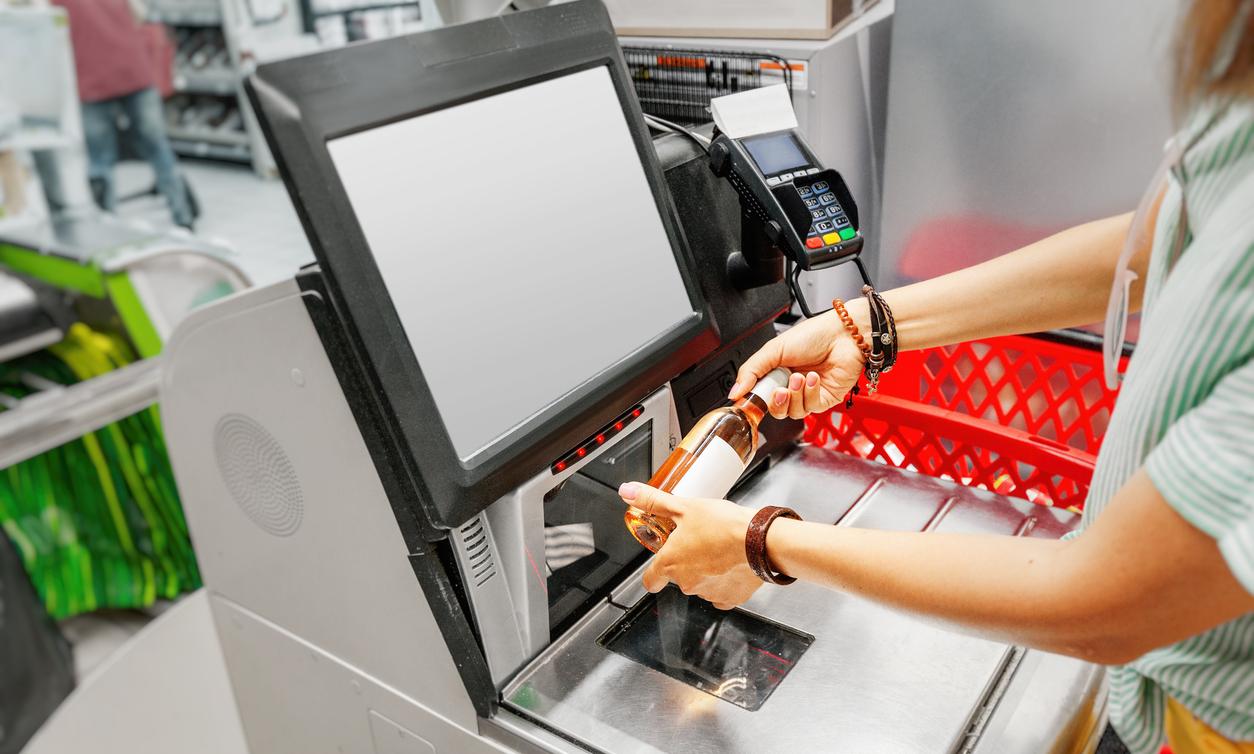 People Are Refusing To Use Self checkout Machines Because They kill Jobs people-are-refusing-to-use-self-checkout-machines-because-they-kill-jobs