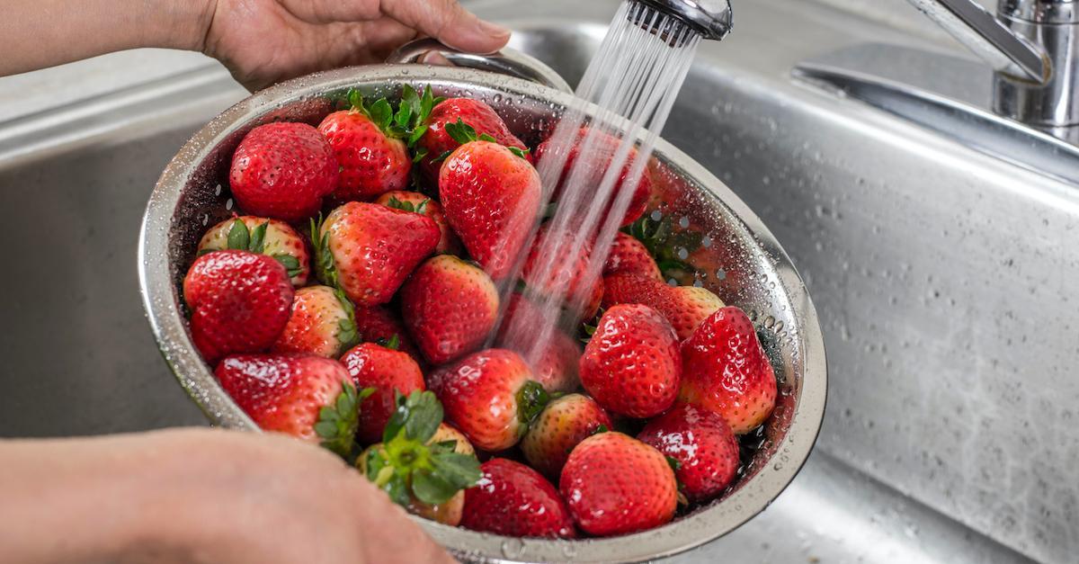 How To Wash Strawberries