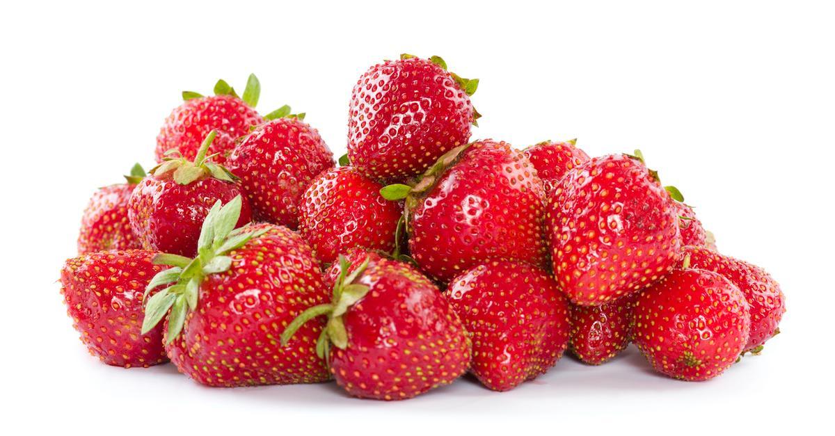 clean strawberries