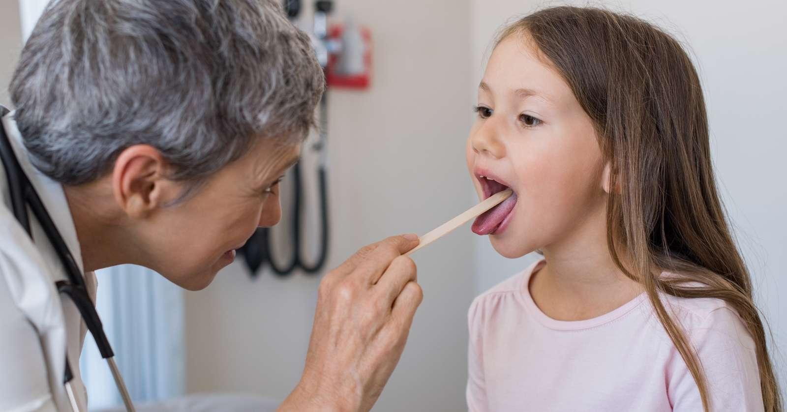 Teen Licks Medical Equipment at Doctors Office and Her Mom Gets Arrested image