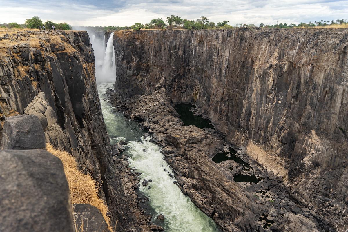 victoria falls waterfall december